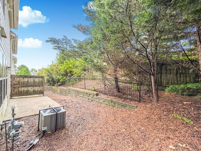 Building Photo - End Unit Townhome - 3BR, 2.5BA with Garage