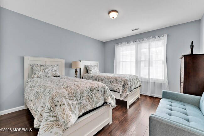 Building Photo - 115 Harding Ave