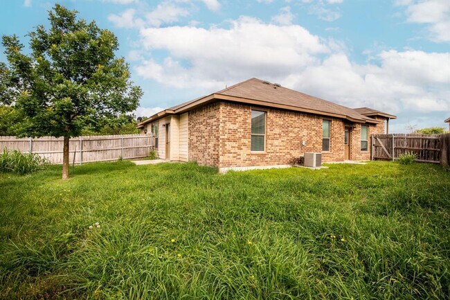Building Photo - 586 Creekside Cir