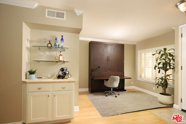 Building Photo - 1000 S Westgate Ave