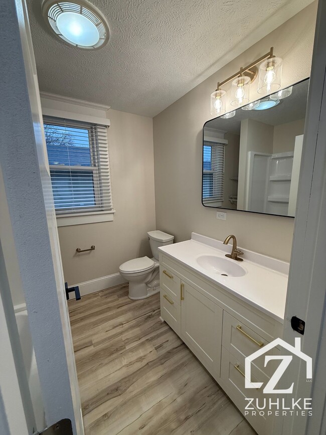 Building Photo - 201 N Pine St