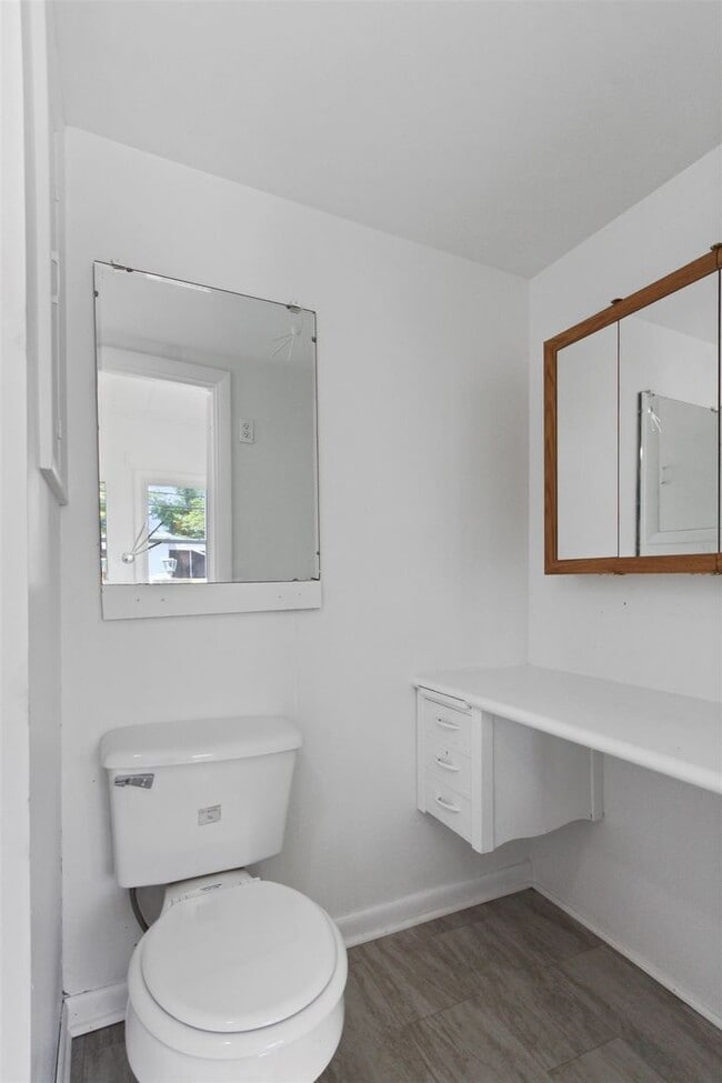 Building Photo - Coming Soon! Bright 3 Bedroom, 1.5 Bath Ho...