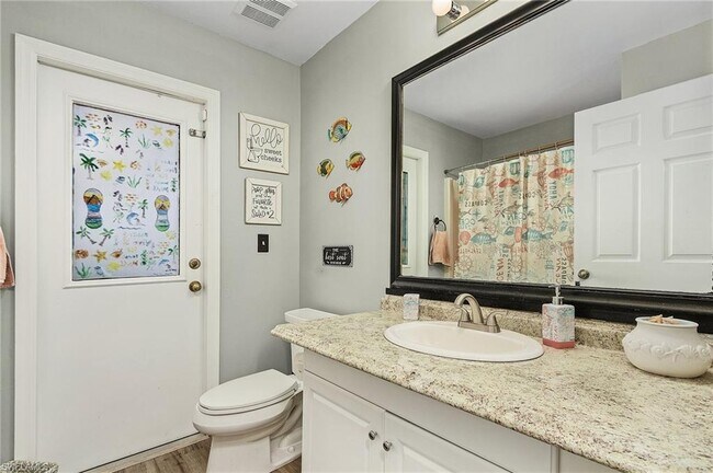 Building Photo - 703 NE 23rd Terrace