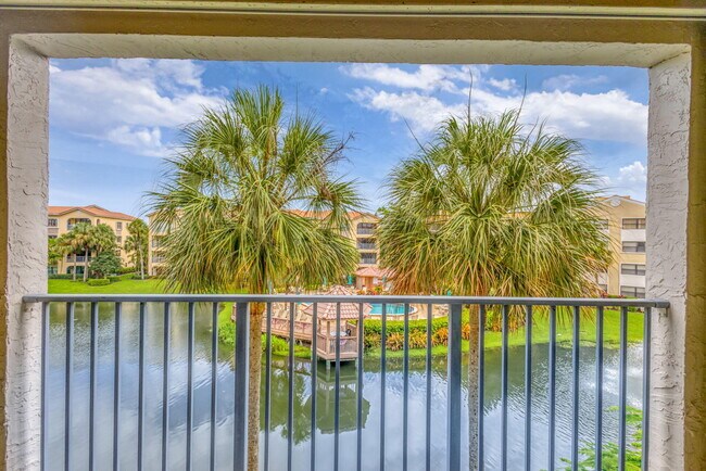 Building Photo - 500 Uno Lago Dr