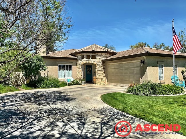 Primary Photo - Captivating Home in Olive Dr Area!