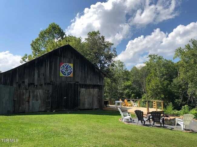 Building Photo - 21570 Alvarado Rd