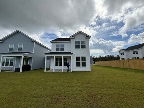 Building Photo - 3 Bedroom 2.5 Bath House in Hawthorne Land...