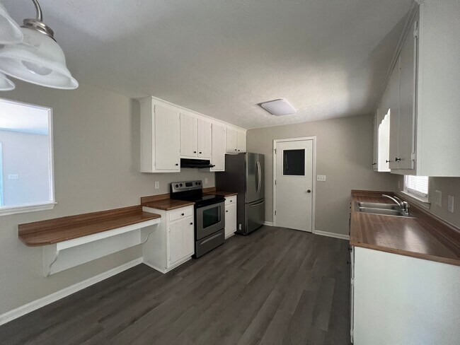Building Photo - 9330 Castle Falls Cir