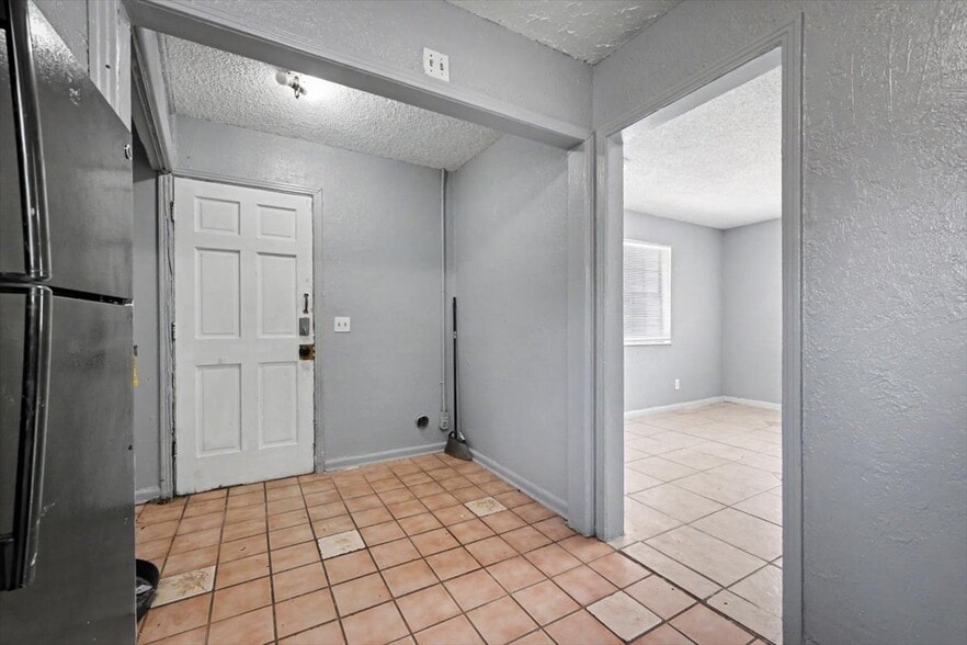 Building Photo - 9504 Waynesboro Ave