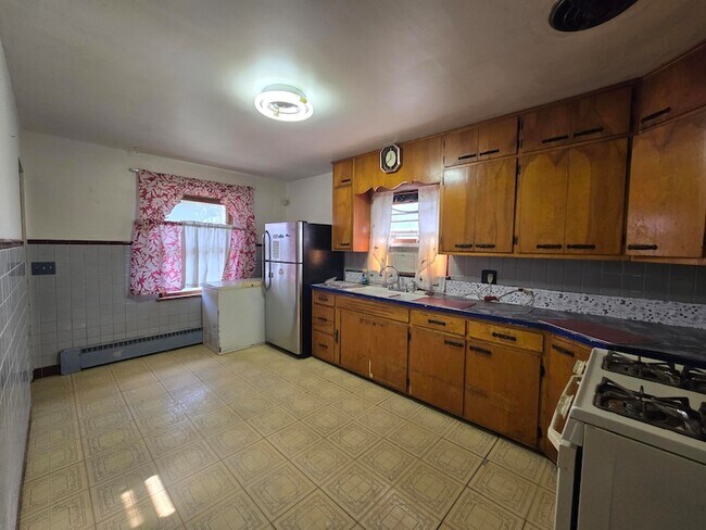 Building Photo - 535 E 43rd Ave