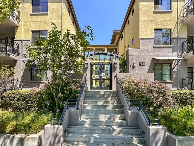 Building Photo - 800 N 8th St