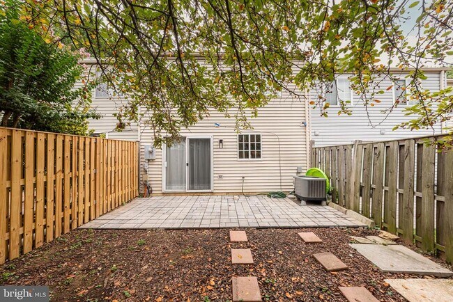 Building Photo - 6320 Lightburn Ct