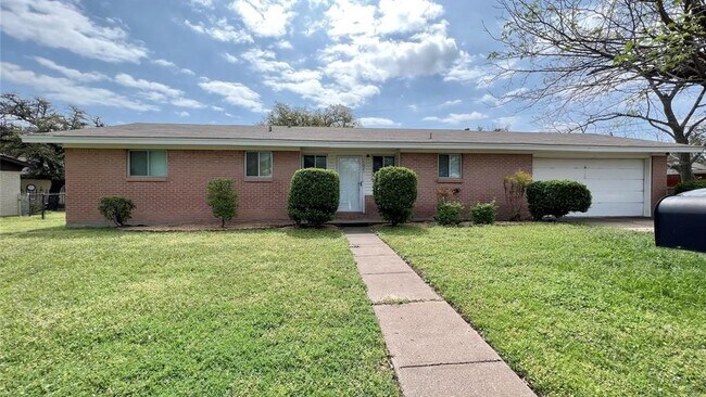 Building Photo - 410 McCarty St