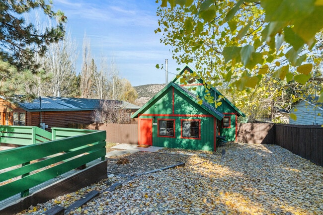 Building Photo - 1025 E Country Club Blvd