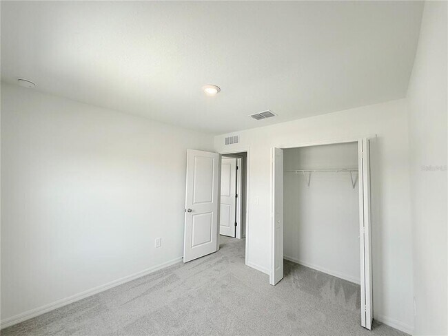 Building Photo - 3809 NE 32nd Ct