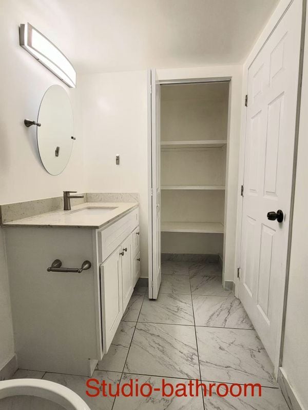 Building Photo - 175 Masters Ave