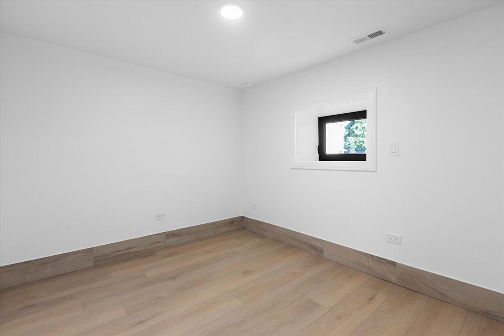 Building Photo - 2023 N Drake Ave