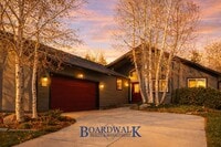 Building Photo - Beautiful 6 Bedroom Home in Sandy!