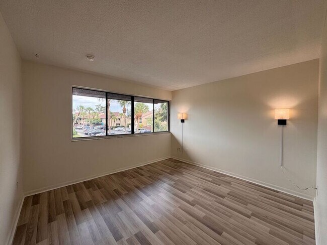 Building Photo - 796 Village Lake Terrace