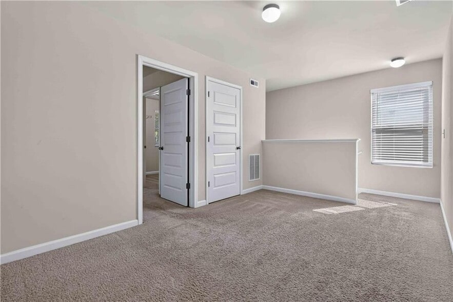 Building Photo - 3744 Hampshire Walk SW