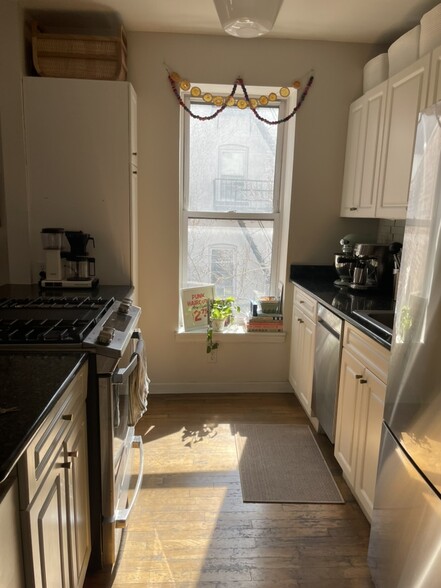 Kitchen - 93 Erie St