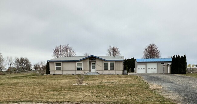 Primary Photo - RARE FIND!! Country living with big shop o...