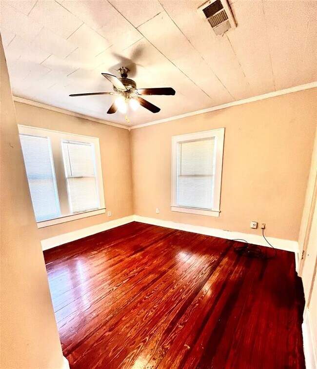Building Photo - 5416 Evans Ave