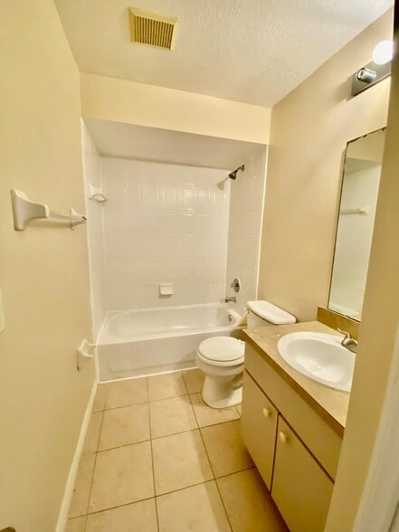 Building Photo - 6037 Scotchwood Gln