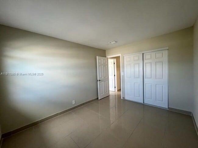 Building Photo - 939 Magnolia Dr