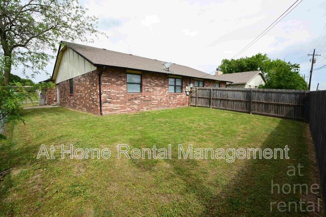 Building Photo - 4613 S 72nd E Pl