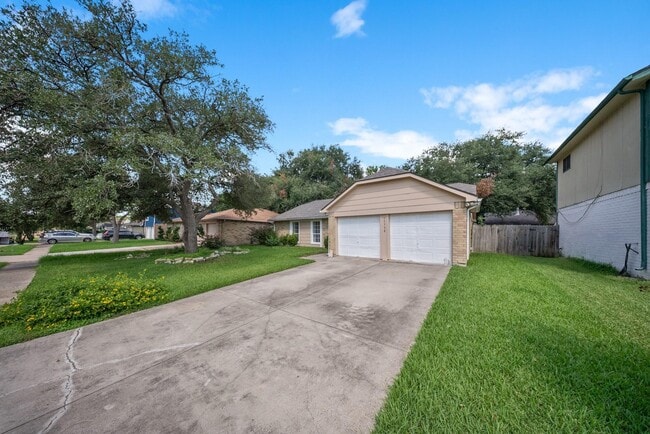 Building Photo - 15738 Tammany Ln