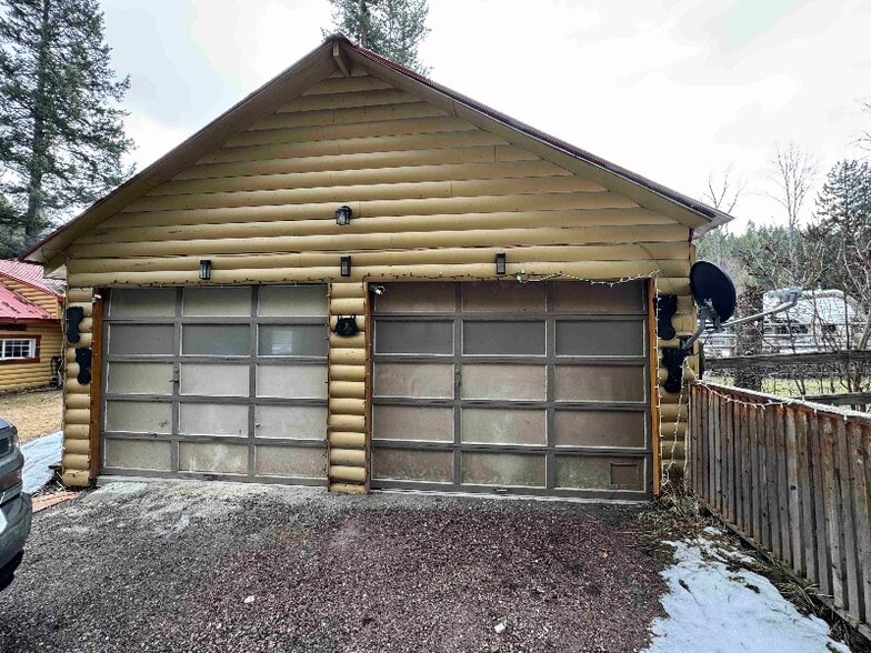 Building Photo - 811 Flower Creek Rd