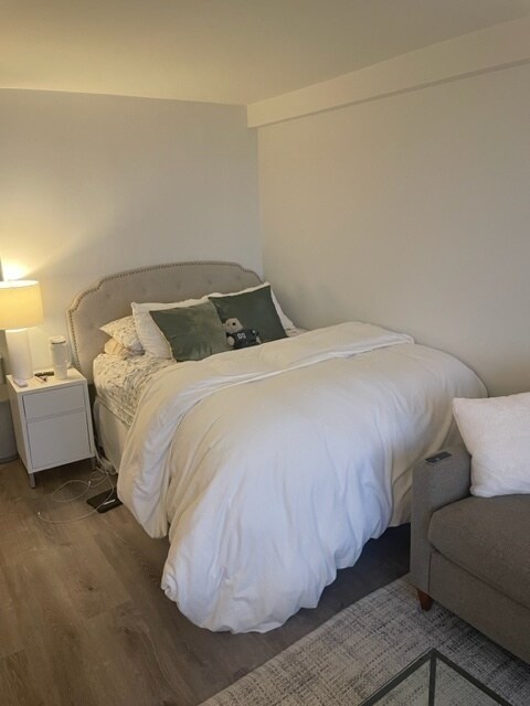 Building Photo - 2650 N Lakeview Ave