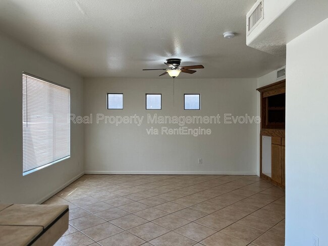 Building Photo - 10621 W Poinsettia Dr