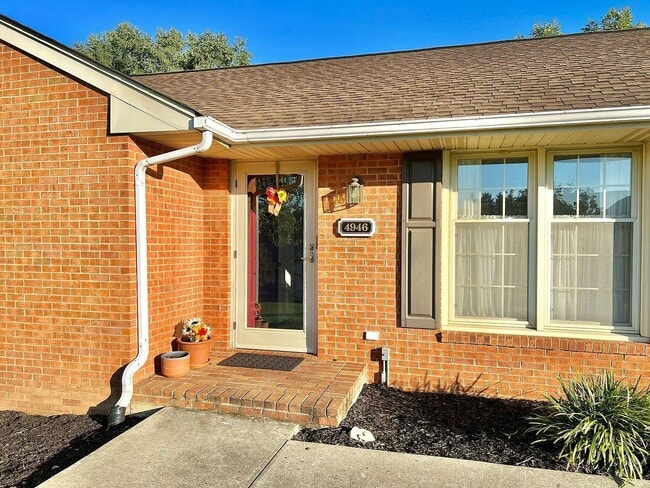 Building Photo - 4946 Appletree Dr