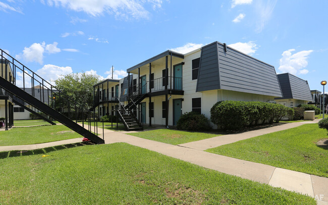 Building Photo - 2101 Harvey Mitchell Pky S