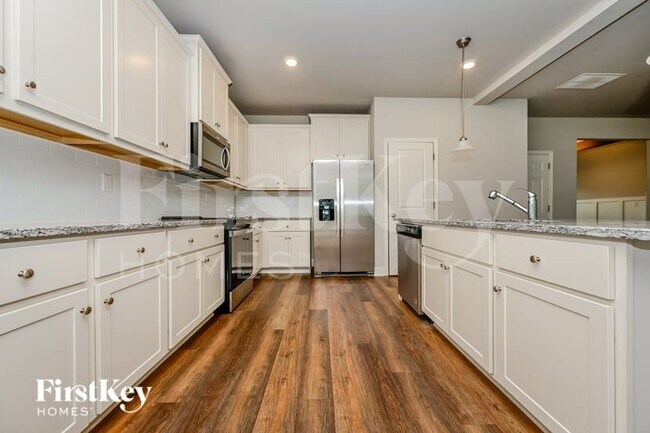 Building Photo - 215 Cheshire Dr