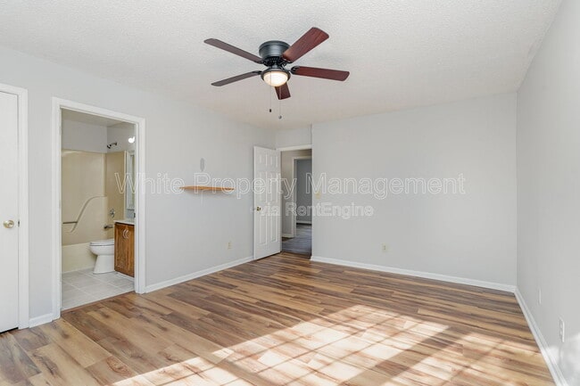 Building Photo - 11100 Deerpath Ct