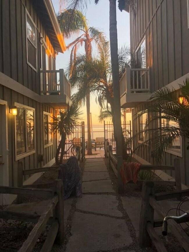 Building Photo - 6599 Del Playa Dr