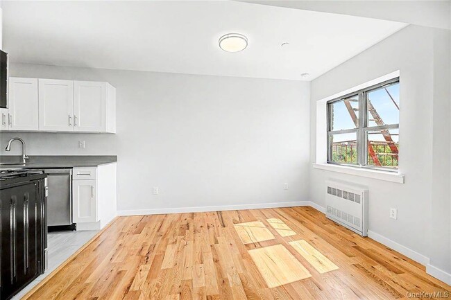 Building Photo - 671 Bronx River Rd