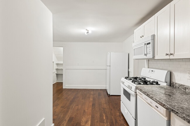 Building Photo - 318 Suburban Ave