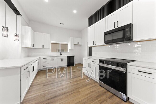 Building Photo - 1259 Bonham St