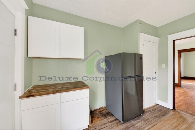 Building Photo - REMODELED 2 BEDROOM!! Move in Ready- Close to Cherry Hill