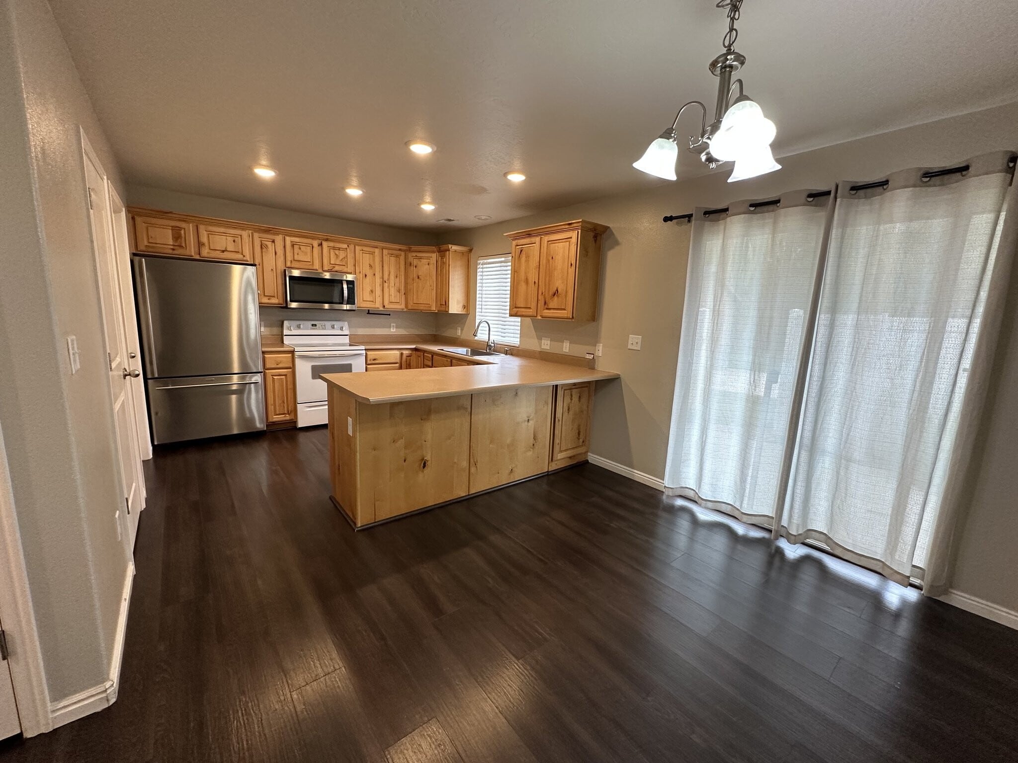 Building Photo - 775 Black Horse Dr