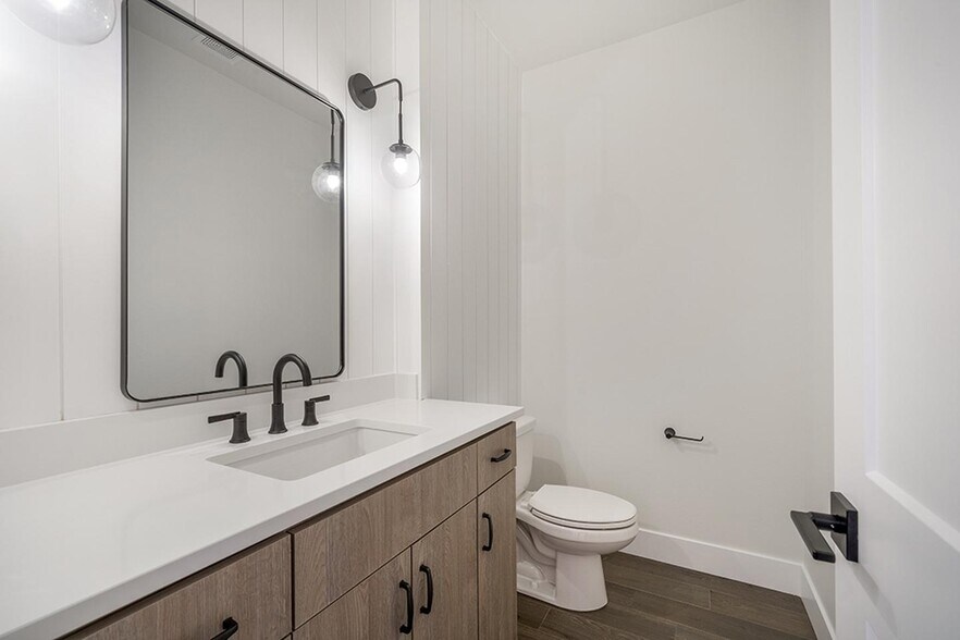 Building Photo - Luxurious University Park townhome near St Johns