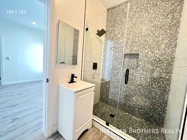 Building Photo - 404 N Coronado St