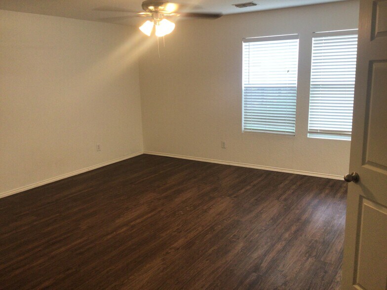 Building Photo - 715 Rodeo Ranch