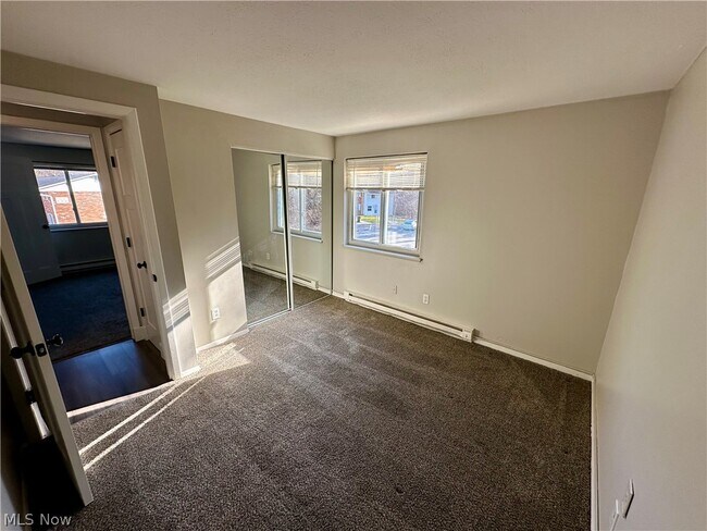 Building Photo - 676 S Shore Ct