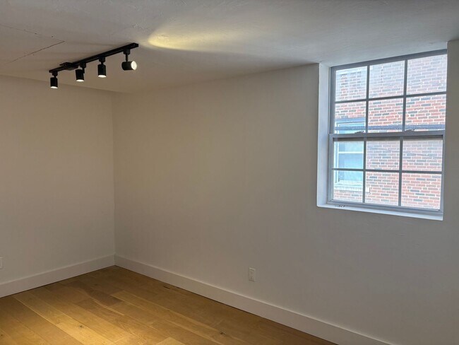 Building Photo - One bedroom loft in Midtown OKC!