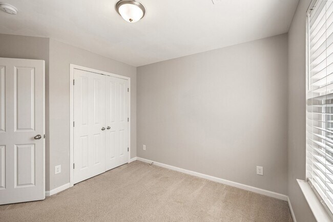 Building Photo - 105 Dursley Ln